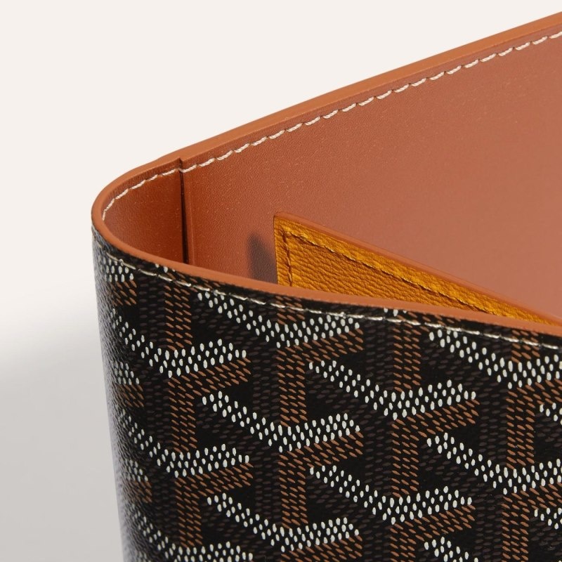 Goyard GRENELLE PASSPORT COVER Mustat Ruskea | EVNV2821